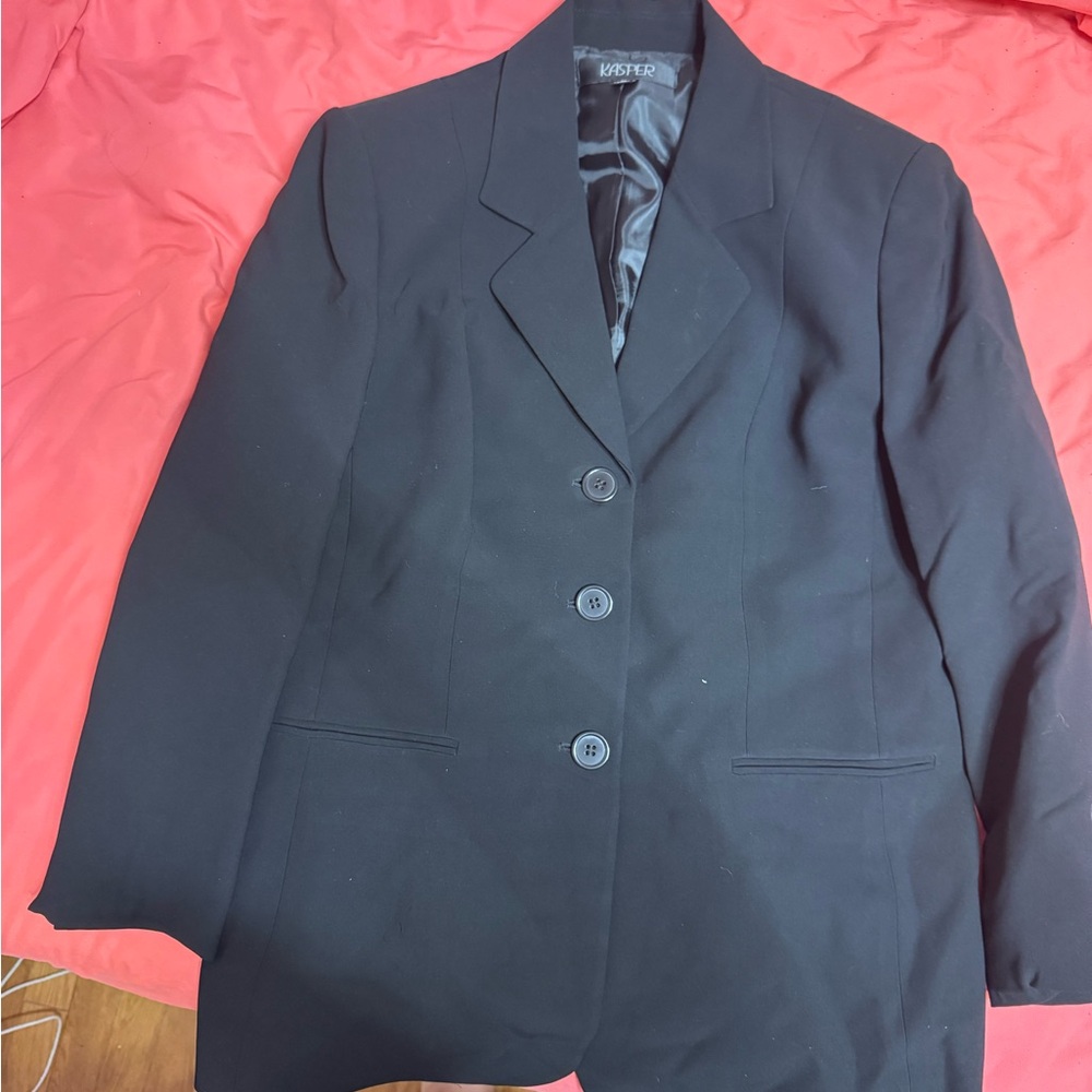 Kasper Black Blazer with Notched Lapel and Tailored Silhouette